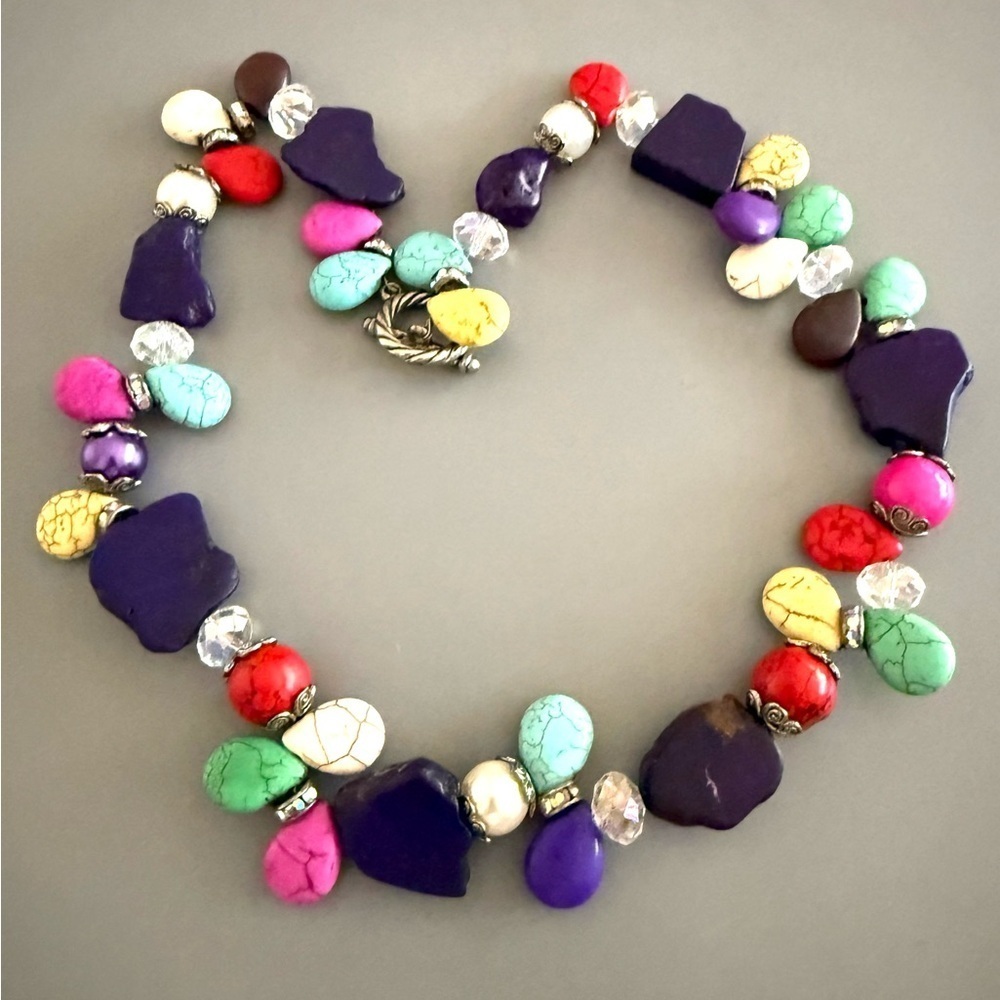 Southwestern Dyed Howlite Natural
Gemstone Statement Necklace With Toggle Clasp - Picture 4 of 6